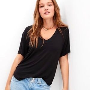 American Eagle - Soft & Sexy Oversized V-Neck Shirt